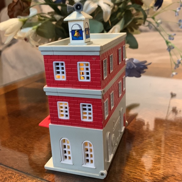 Micro Machines Fire Department House Lewis Galoob 1989 MM FD MicroMachines Toy - Picture 6 of 11